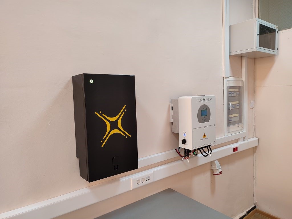 Хибриден инвертор SunSynk и батерия Solar MD